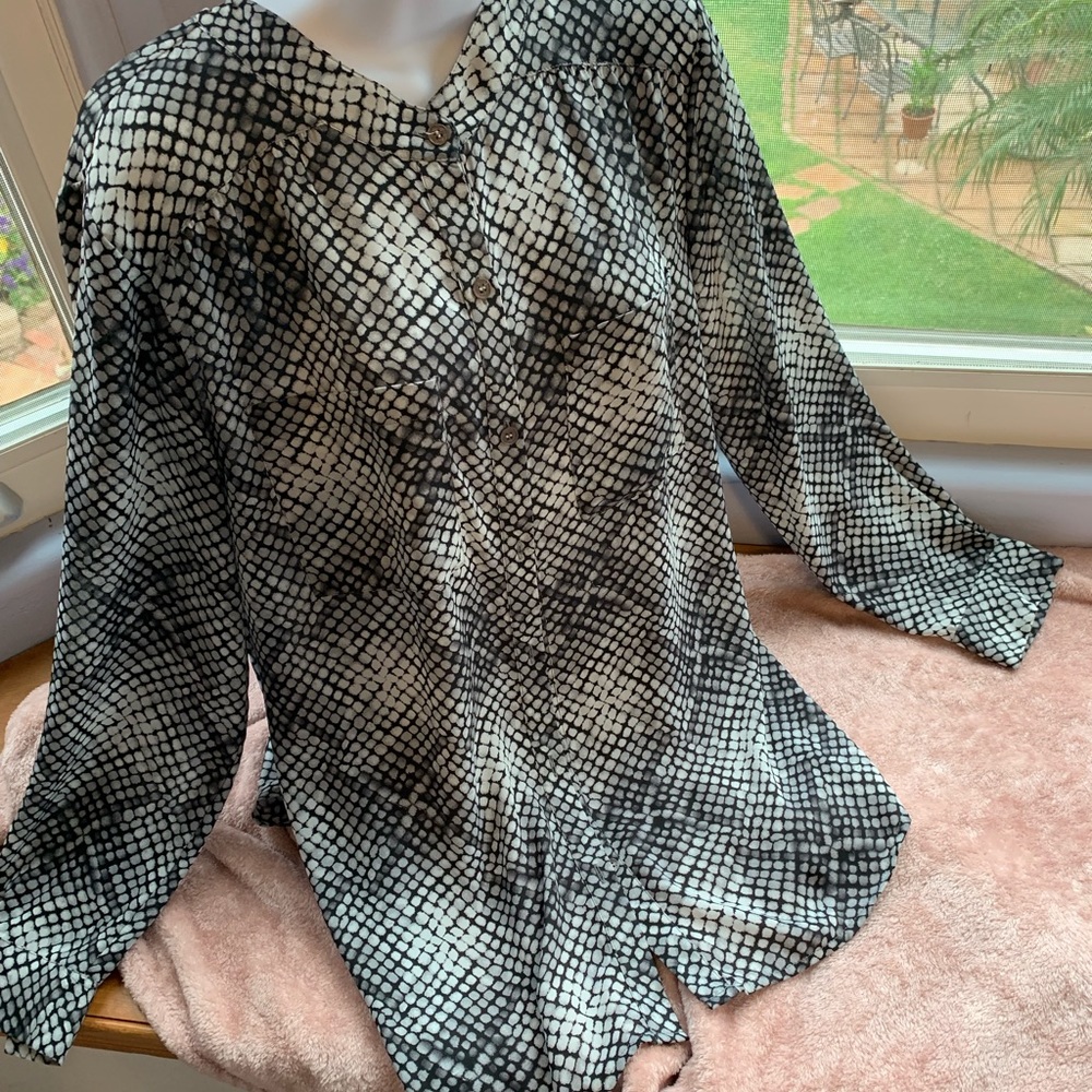 Classy Vince Camuto Long Sleeve Gray, Black Sz M